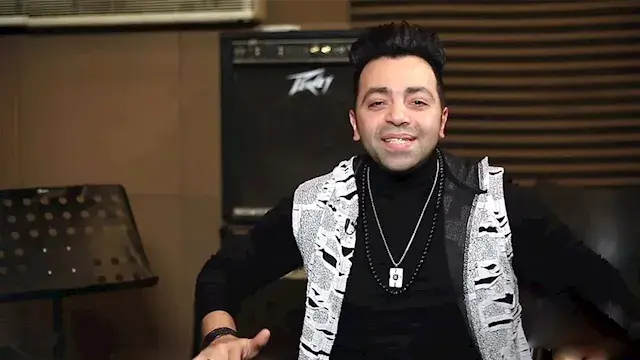بعد تعرضه لحادث سير.. المطرب ا...