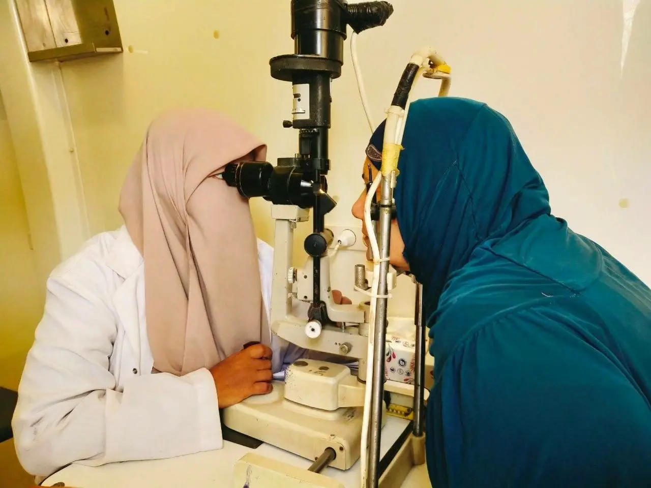 تقديم الخدمة الطبية بالمجان لأكثر من 1800 مريض في قافلة علاجية بالعاشر من رمضان
