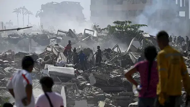 سيدة تضع مولودها وسط ركام زلزا...