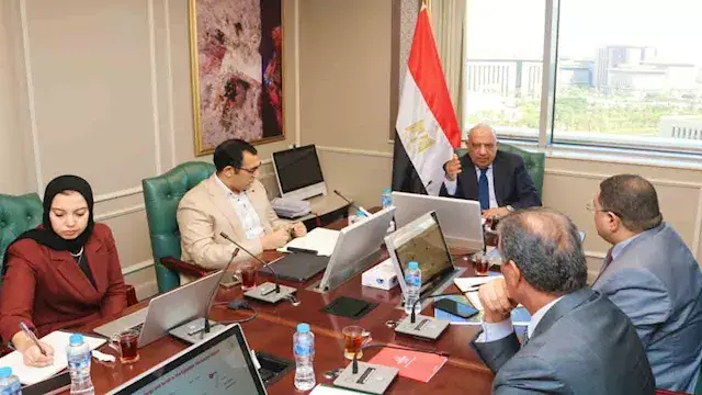 وزير الكهرباء يتابع خطة التحري...
