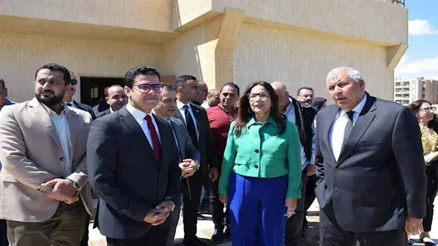 وزيرة الثقافة ومحافظ مطروح يتفقدان قصر الثقافة وعدد من الفعاليات (صور)