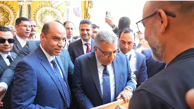 وزير العمل ومحافظ الدقهلية يفت...