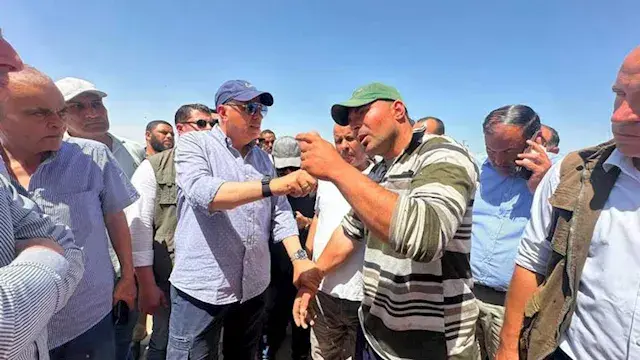 وزير الري يستجيب لمزارع متضرر...