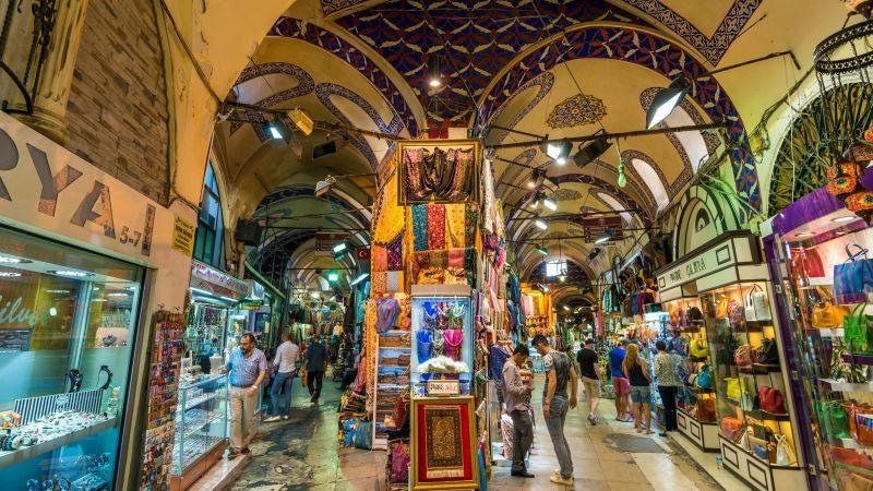 في إسطنبول.. عالم خفي وراء البازار الكبير لم يتغيّر منذ قرون