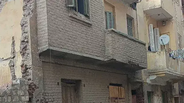 انهيار جزئي لعقار مهجور في دمنهور بالبحيرة