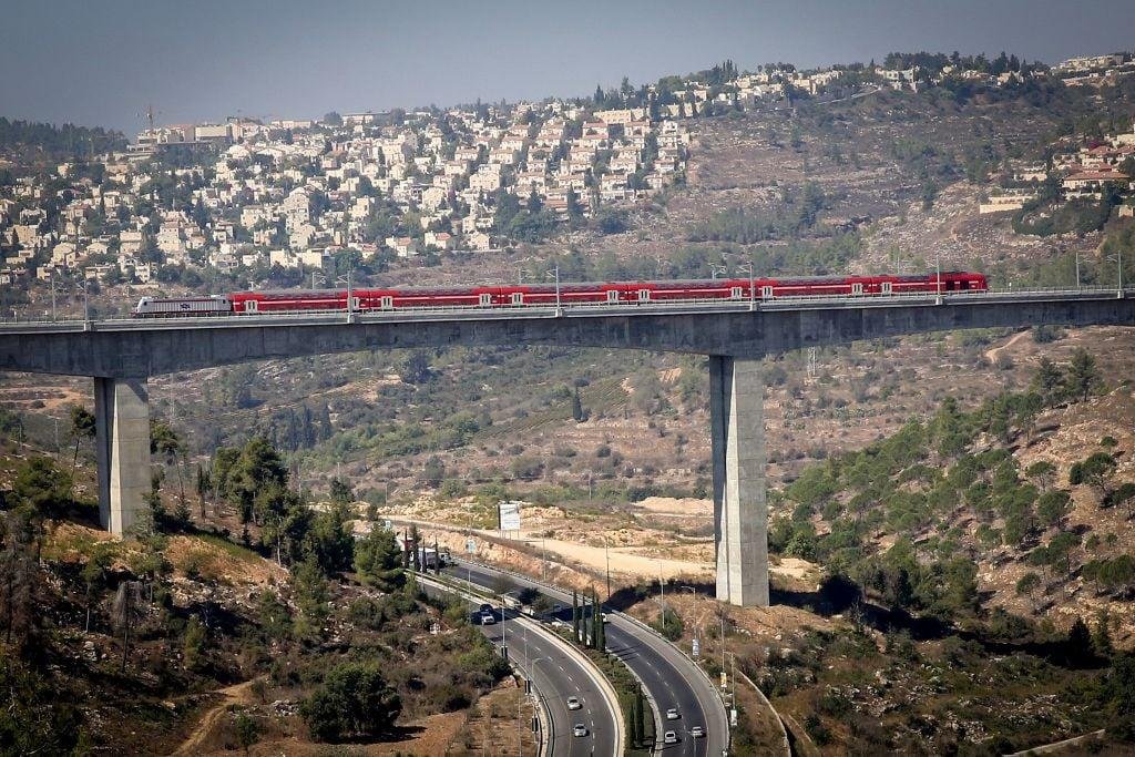 عطل فني في قطارات إسرائيل يتسب...