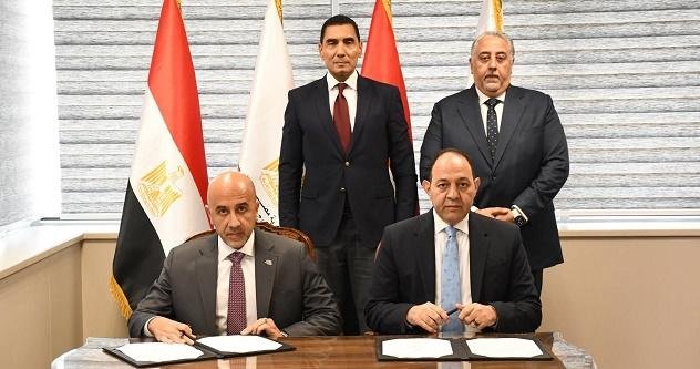 وزير الرياضة يشهد توقيع بروتوك...