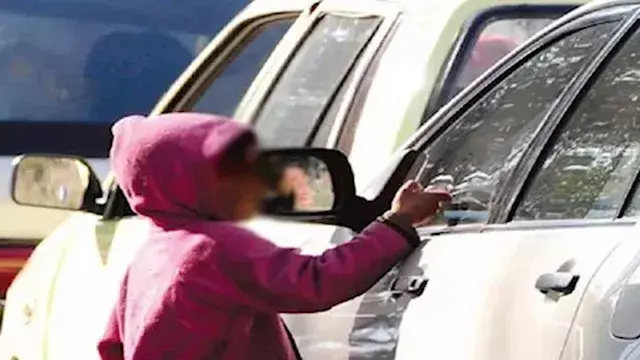 ضبط 10 أشخاص لاستغلال 12 حدثا في التسول وبيع السلع بالقاهرة