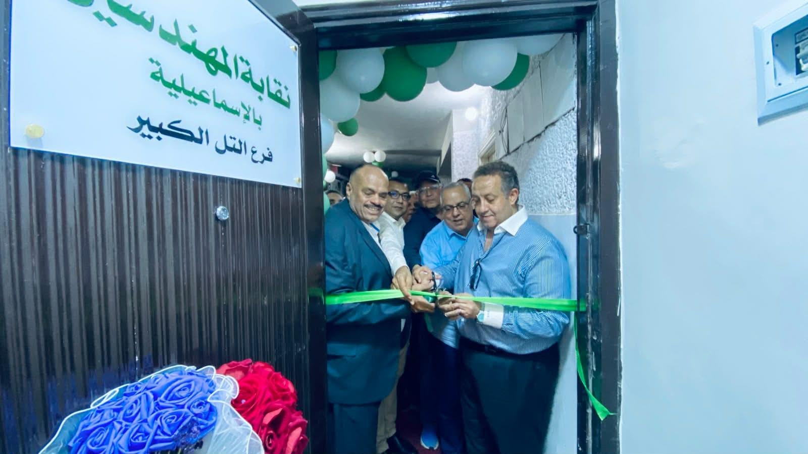 نقيب المهندسين وأعضاء من هيئة...