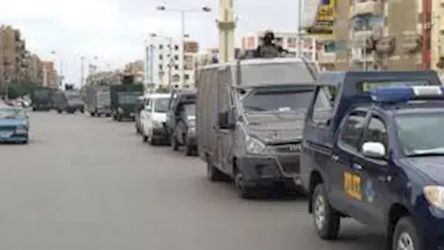 "كارثة داخل قرية".. ضبط 3 قُصّ...