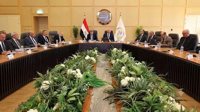 كامل الوزير يوجه بسرعة تنفيذ م...