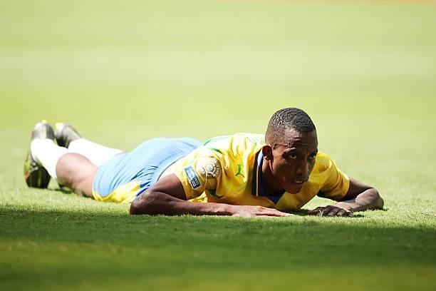 لاعب صن داونز ينجو من محاولة ق...