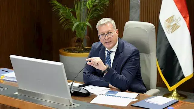 وزير البترول يبحث مع بي بي البريطانية التقدم في حفر آبار جديدة للغاز الطبيعي