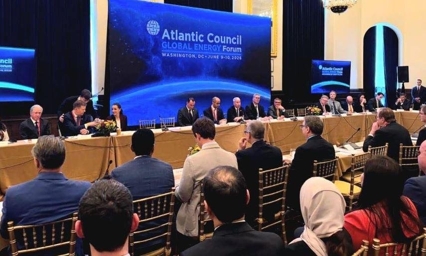مصر تستعرض أمام قمة البنية الت...