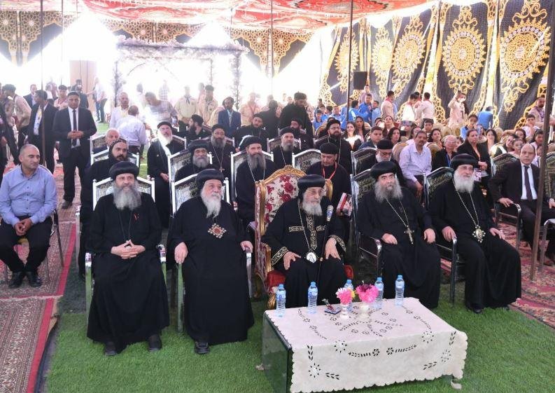 البابا تواضروس الثاني يزور مدر...