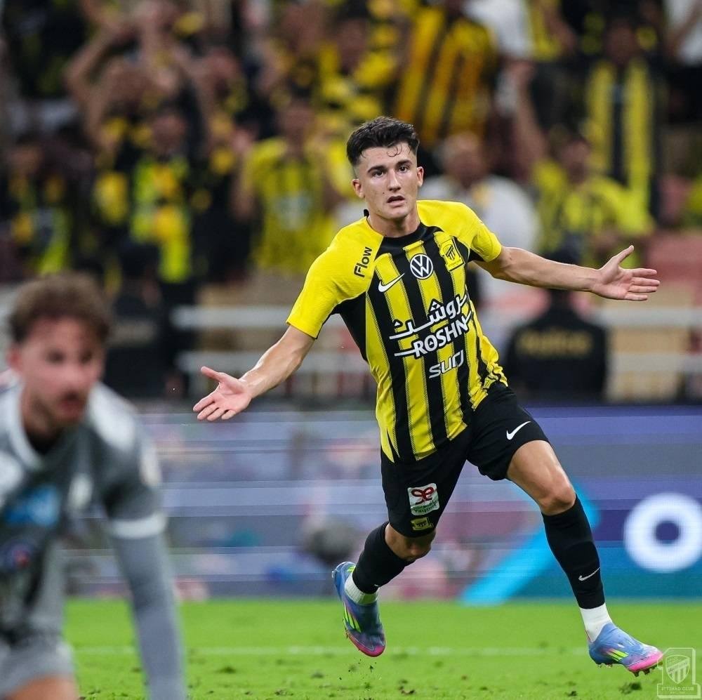 صداع إسباني يطارد الاتحاد