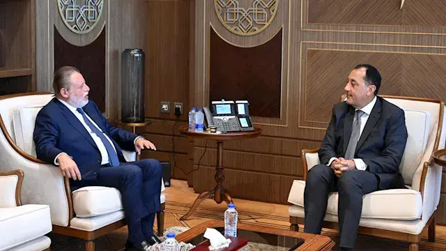 رئيس الوزراء يبحث مع محافظ الم...