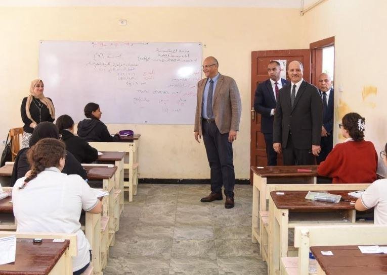 إيقاف معلمين عاملين بكنترول لج...
