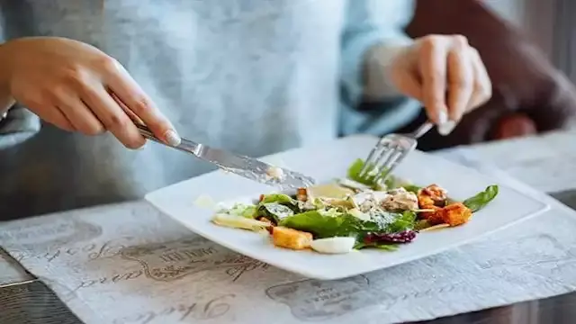 علامة تظهر بعد تناول الطعام قد...