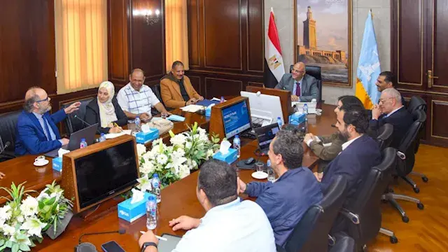 محافظ الإسكندرية يبحث مع هيئة الأنفاق مد مسار المترو إلى العجمي (صور)