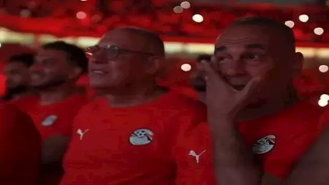 5 صور لبكاء إبراهيم حسن خلال ا...