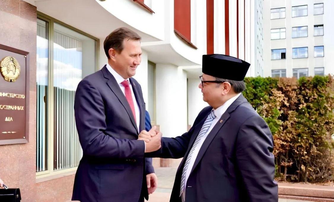 إندونيسيا وبيلاروس تبحثان تعزي...
