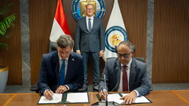 وزير البترول يشهد اتفاقيات جدي...