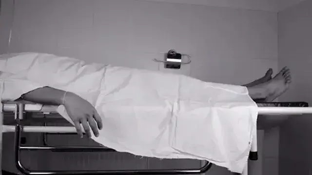 "مسكها في حضن صاحبه في أوضة ال...