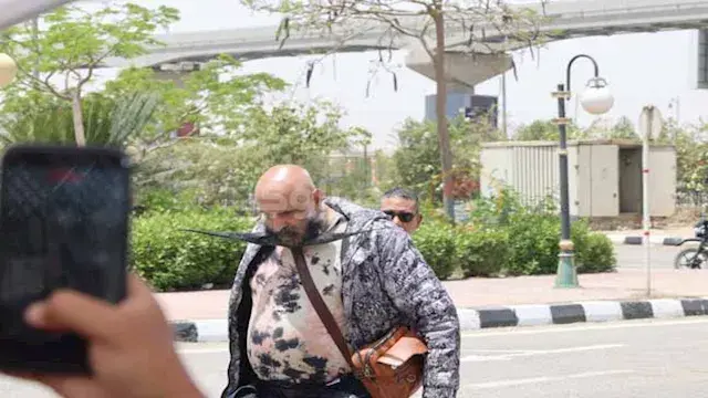 بعد طرده من عزاء هاني شاكر.. حسن الهلالي يثير الجدل بجنازة عبدالرحمن أبو زهرة