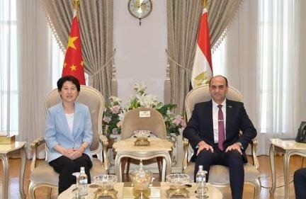 رئيس هيئة الرقابة الإدارية يبح...