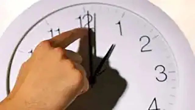 تقديم الساعة 60 دقيقة.. موعد ب...