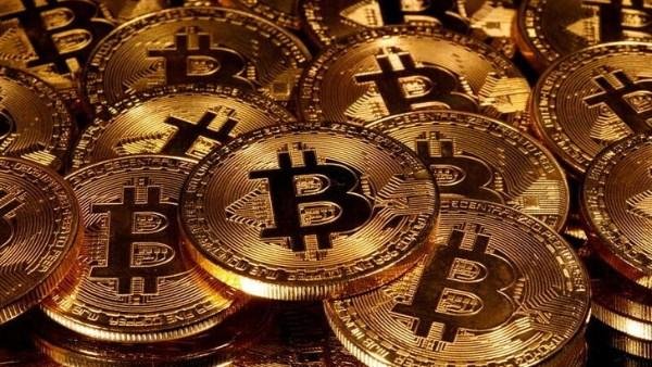 بيتكوين تهبط دون 63 ألف دولار...