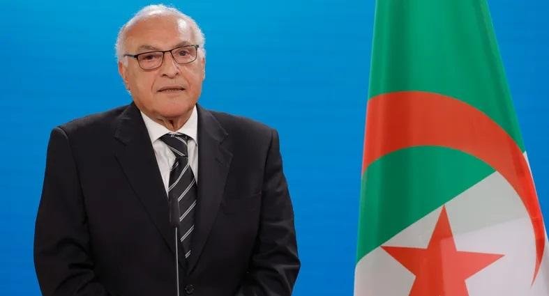 وزيرا خارجية الجزائر وقطر يبحث...