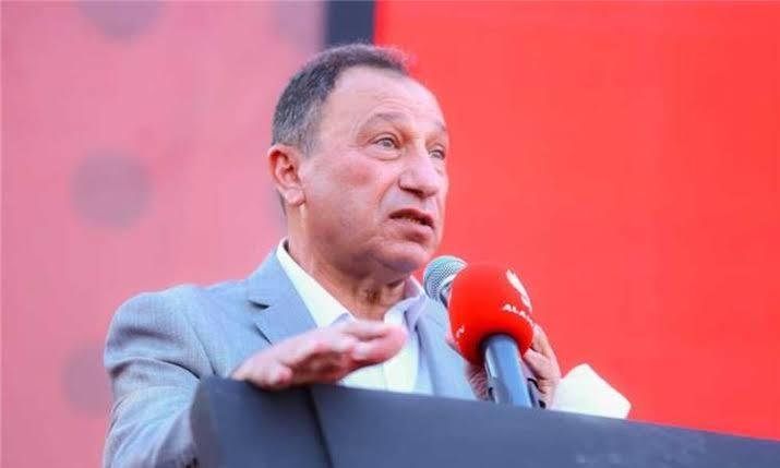 محمود الخطيب يؤدي مناسك الحج ف...