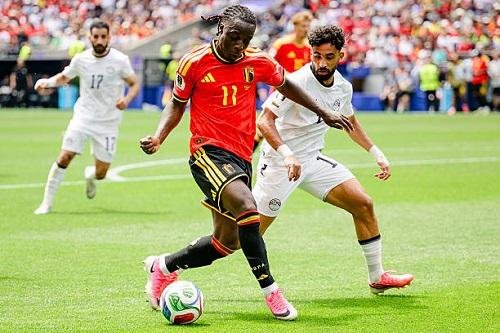 دوكو يعلن عودته لمعسكر بلجيكا...
