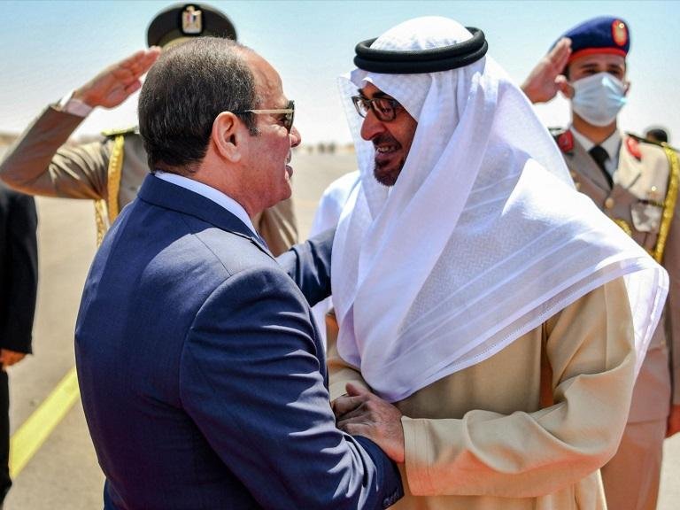 استقبال أخوي في العلمين.. السيسي ومحمد بن زايد يبحثان العلاقات الثنائية وتطورات الشرق الأوسط
