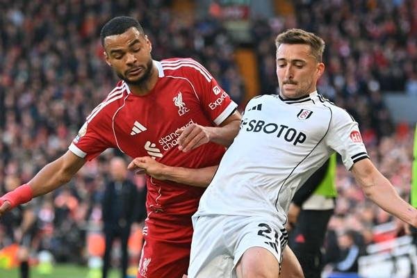 ليفربول يواصل نزيف النقاط بتعا...