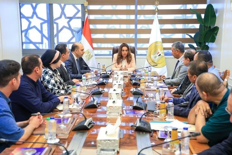 وزيرة التنمية المحلية والبيئة تتابع أداء 5 شركات نظافة بالقاهرة والإسكندرية.. وتوجه بعدم تراكم المخلفات بالشوارع