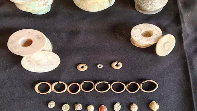 بالصور.. العثور على أول أثاث ج...