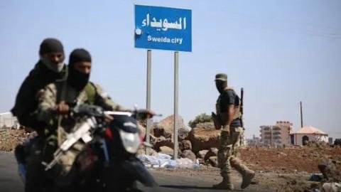 سوريا.. مسلحون يطلقون النار على نقاط للأمن ومنازل بالسويداء