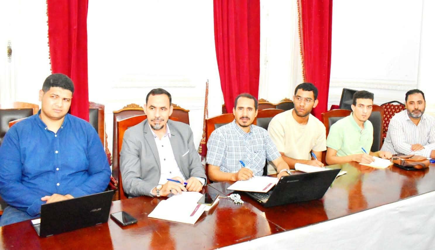 العلاقات الخارجية بالأعلى للشئ...