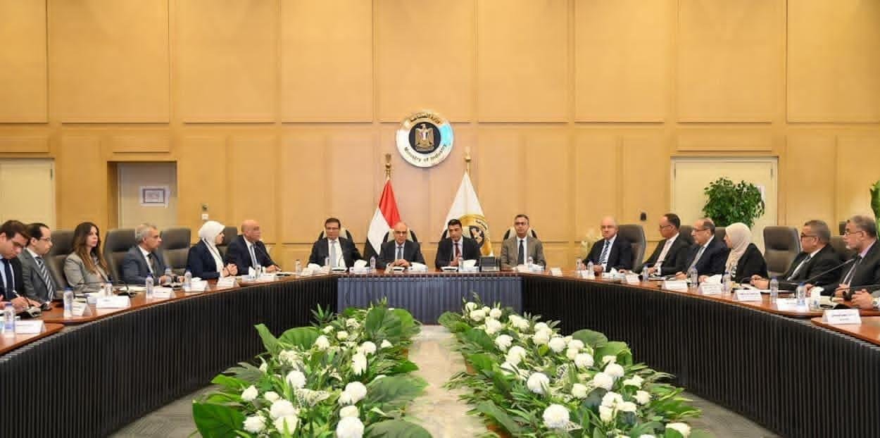 لجنة مشتركة من الصناعة والري و...