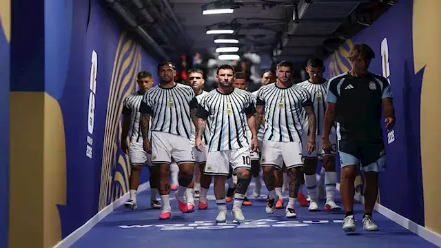 الكشف عن طاقم تحكيم مباراة الأ...
