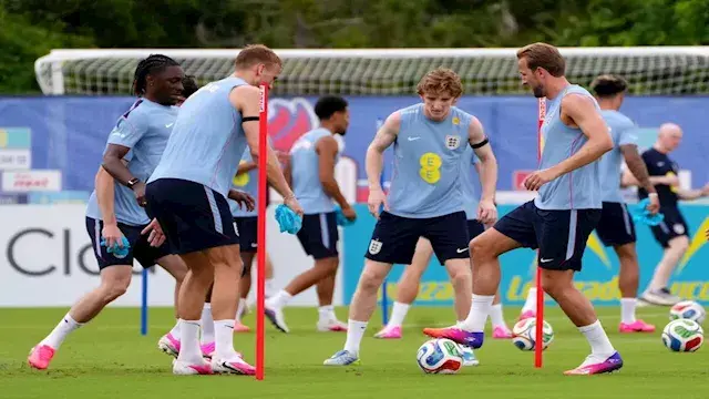 القبض على متهمين بسرقة منتخب إ...