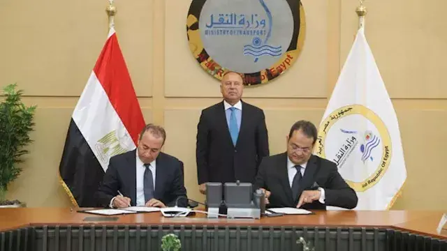 وزير النقل يشهد توقيع اتفاقية...