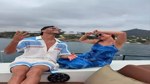 "قبلة وقلوب".. زوجة أشرف داري تحتفل بعيد ميلاده برسالة