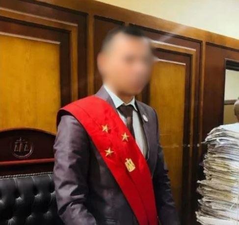 تحقيقات القاضي المزيف: المتهم...