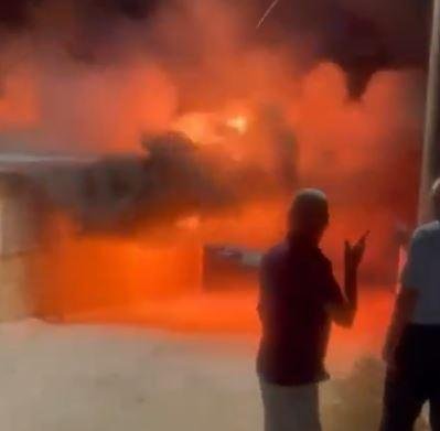 الضفة.. مستوطنون يحرقون منزلا...