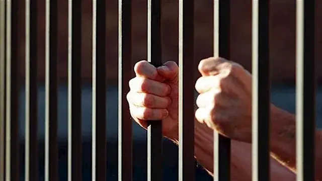 ابنتا زوجته وصديقتهما.. تأييد المؤبد لعاطل هتك عرض 3 فتيات بالإسكندرية