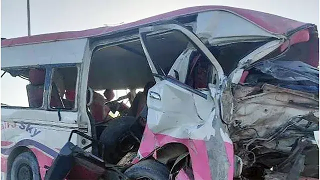 بعد إصابة 17 طالبًا.. مصدر بال...